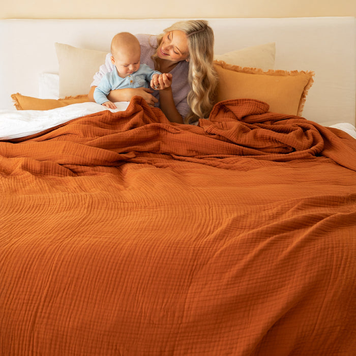 Soothing muslin blanket in Rust