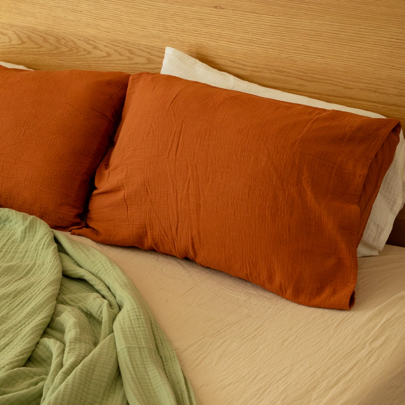 Muslin cotton pillowcases in Rust